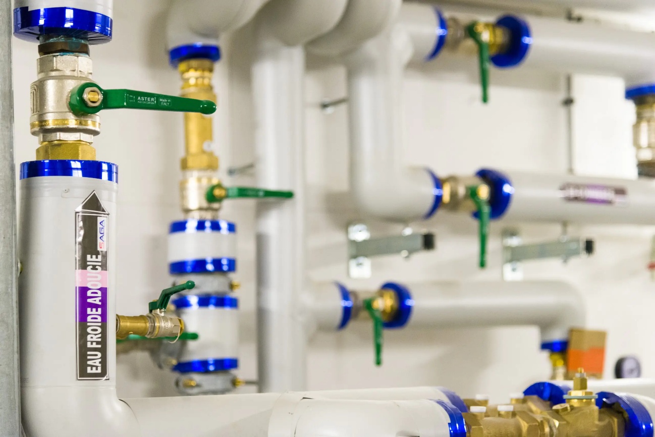 Installation plomberie — réseaux eau froide et eau chaude